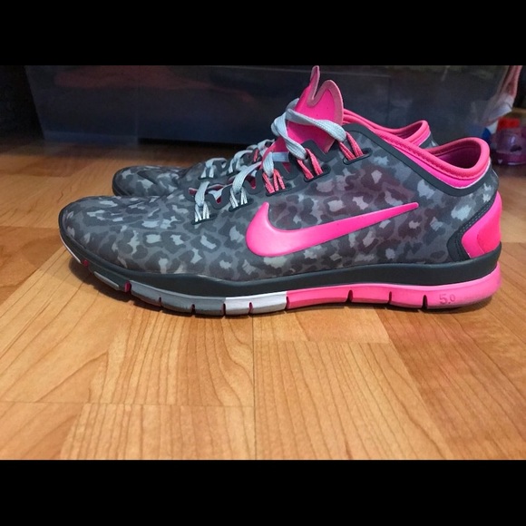 Nike Shoes - Nike Free TR Connect 2